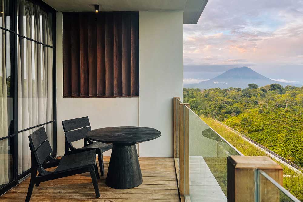 deluxe-room-balcony5