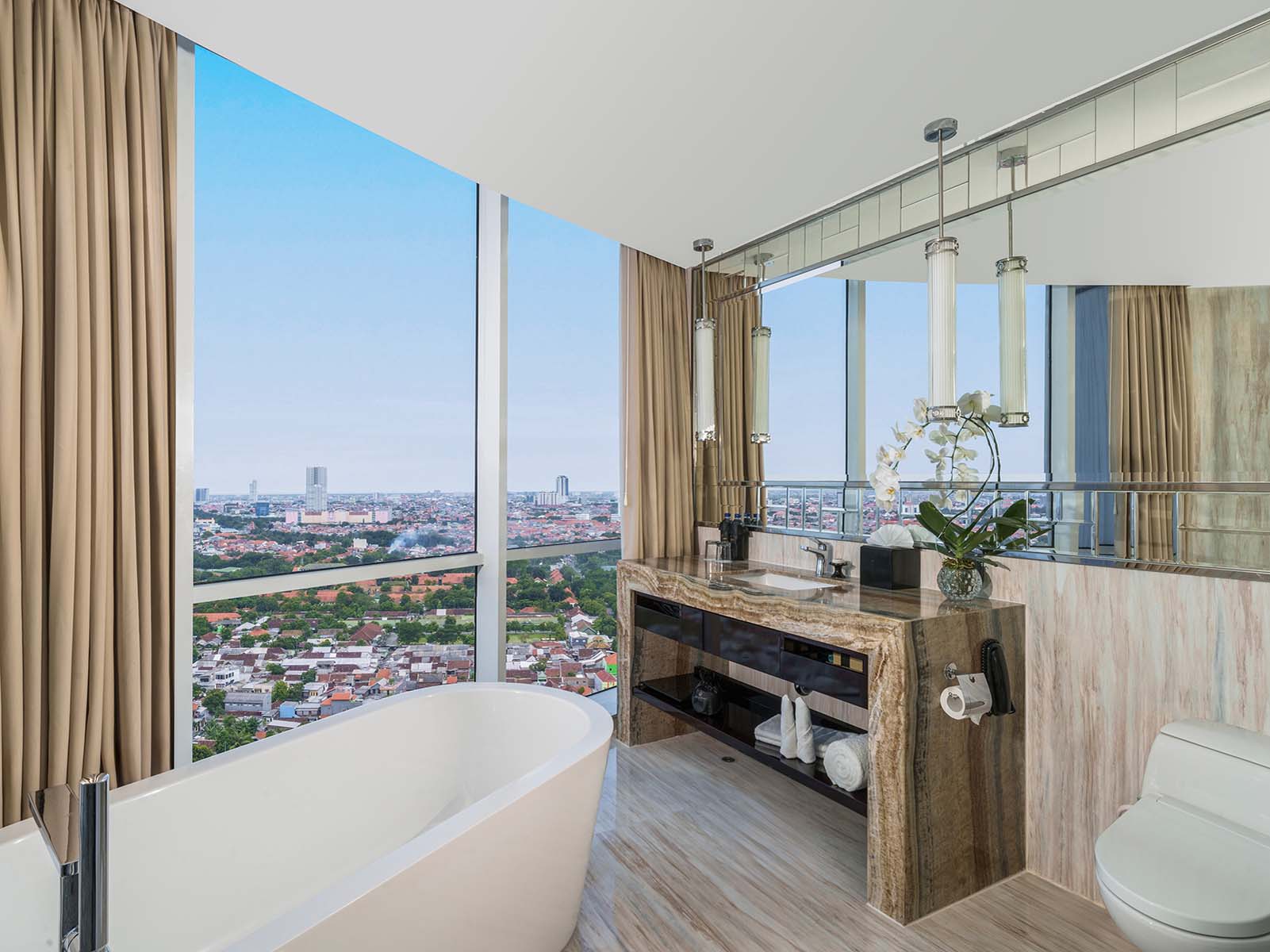 Hotel-Ciputra-World-Surabaya-Bathroom-Suite-Room