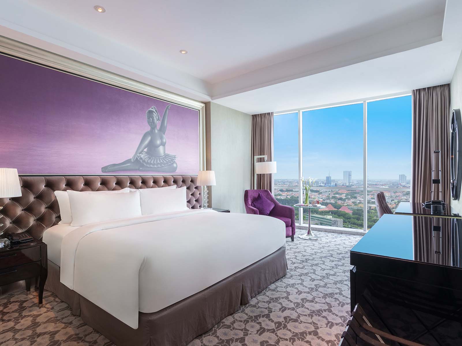 Hotel-Ciputra-World-Surabaya-Deluxe-Room-Queen-1