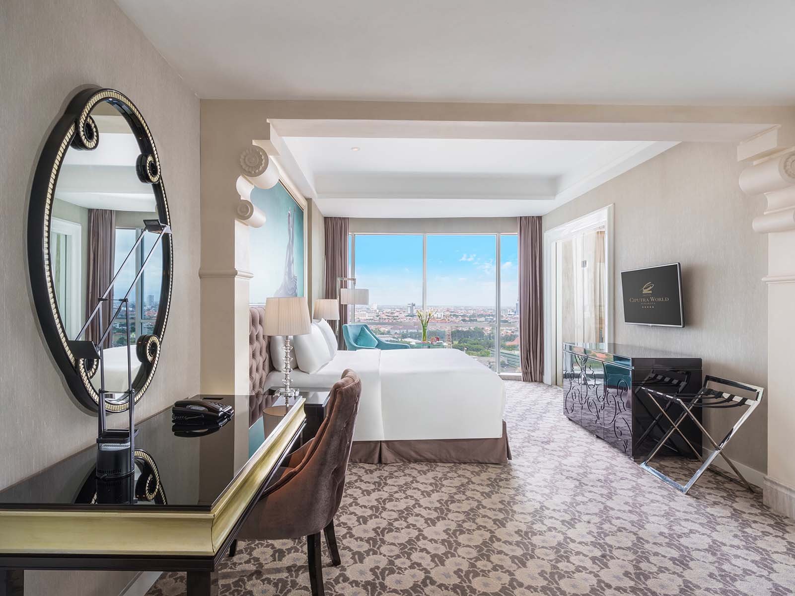 Hotel-Ciputra-World-Surabaya-Grand-Deluxe-Room-1
