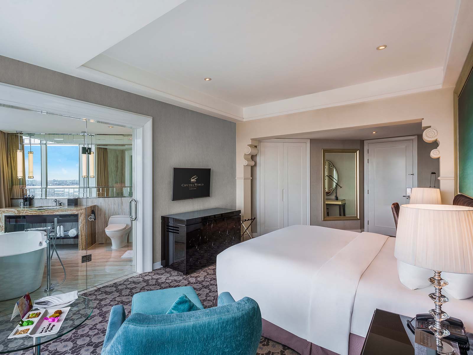 Hotel-Ciputra-World-Surabaya-Grand-Deluxe-Room-2