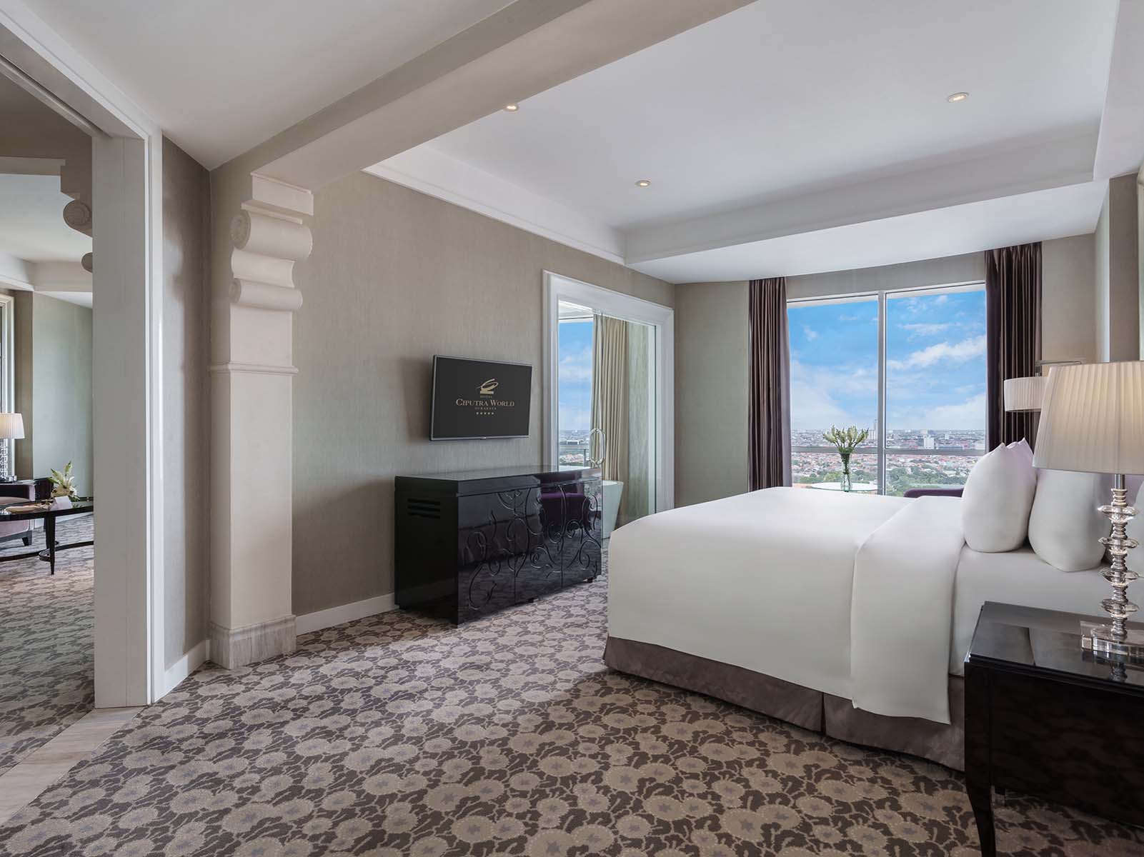 Hotel-Ciputra-World-Surabaya-Suite-Room-2