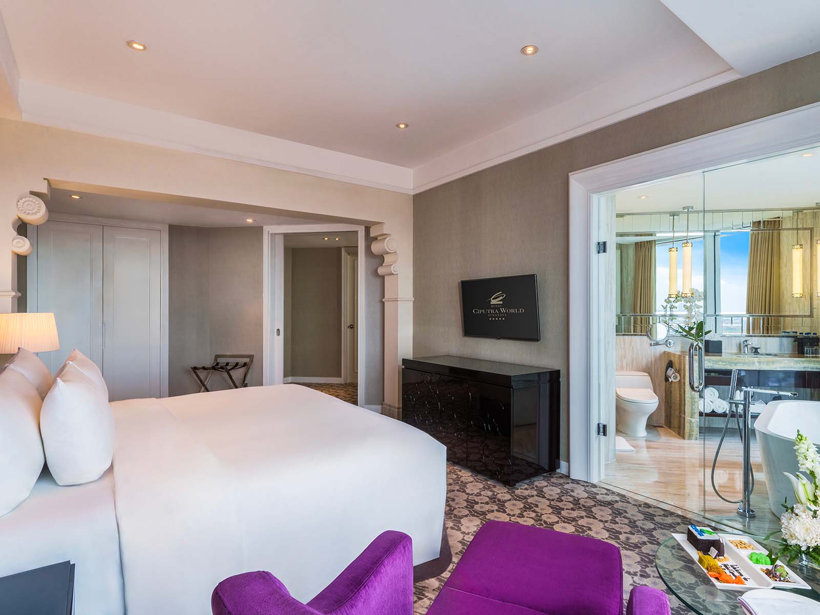 Hotel-Ciputra-World-Surabaya-Suite-Room-3