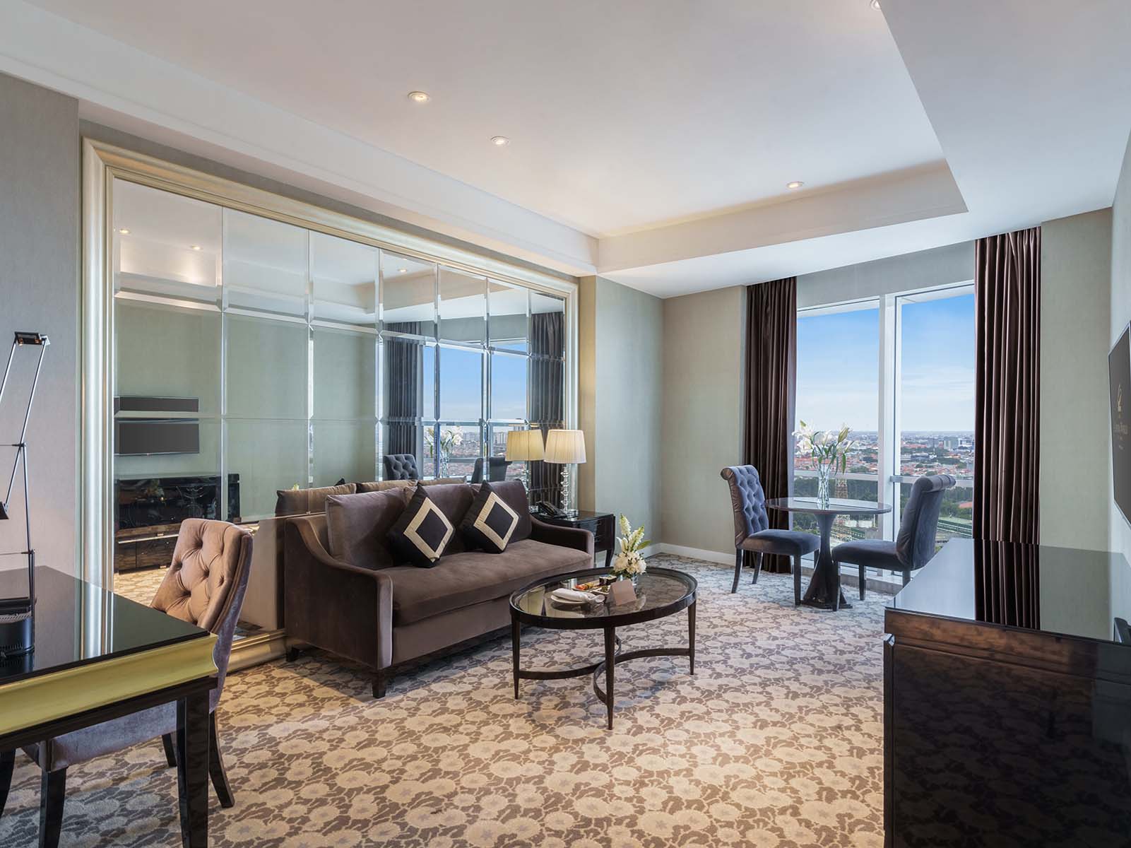 Hotel-Ciputra-World-Surabaya-Suite-Room-4