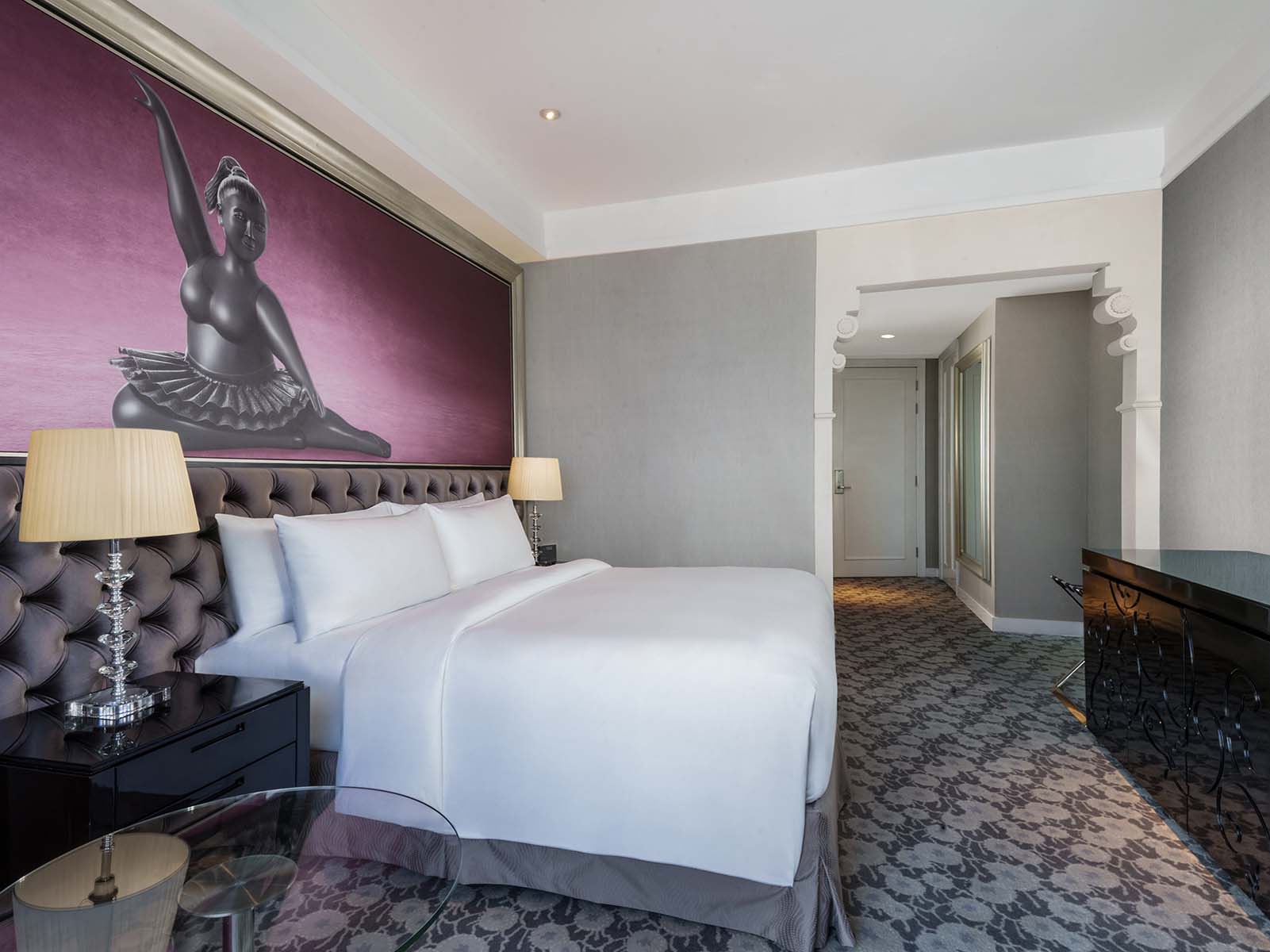 Hotel-Ciputra-World-Surabaya-Superior-Deluxe-Room-King-2